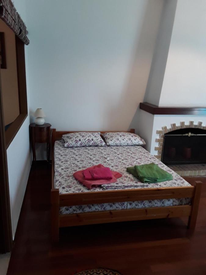 Alex Central City Accommodation Lávrion Exteriör bild