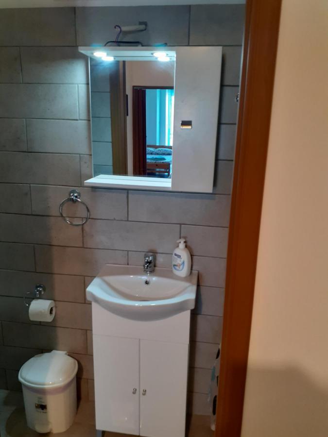 Alex Central City Accommodation Lávrion Exteriör bild
