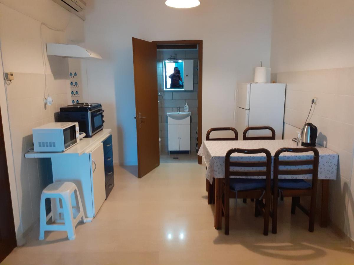 Alex Central City Accommodation Lávrion Exteriör bild